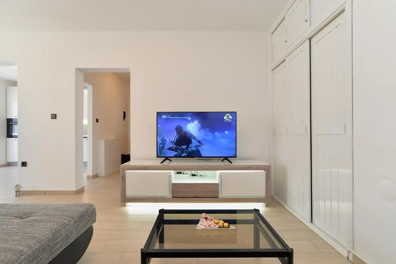 House Pula 2080 Villa 0*,