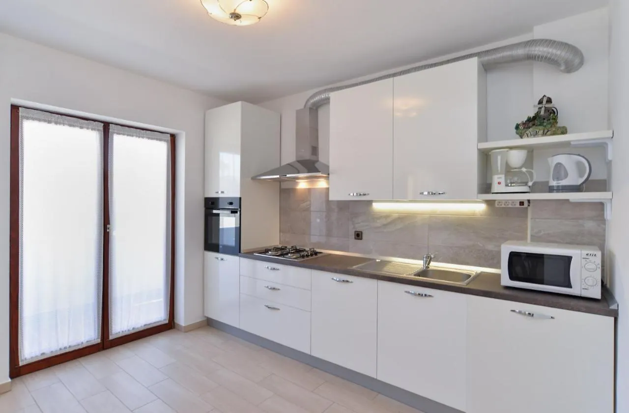 Vila House Pula 2080 0*,