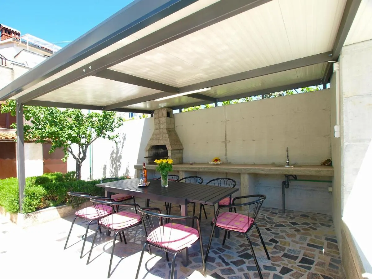 House Pula 2080 Villa